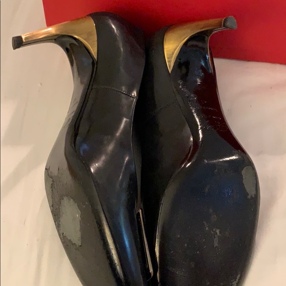 Black Roger Vivier pumps with bronze heel & buckle - Picture 2 of 6